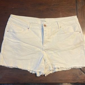 White stretchy Sz 18 shorts